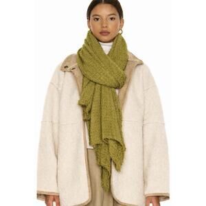 New FREE PEOPLE Long Weekend Waffle Scarf Moss Green Linen Blend Raw Edge NWT